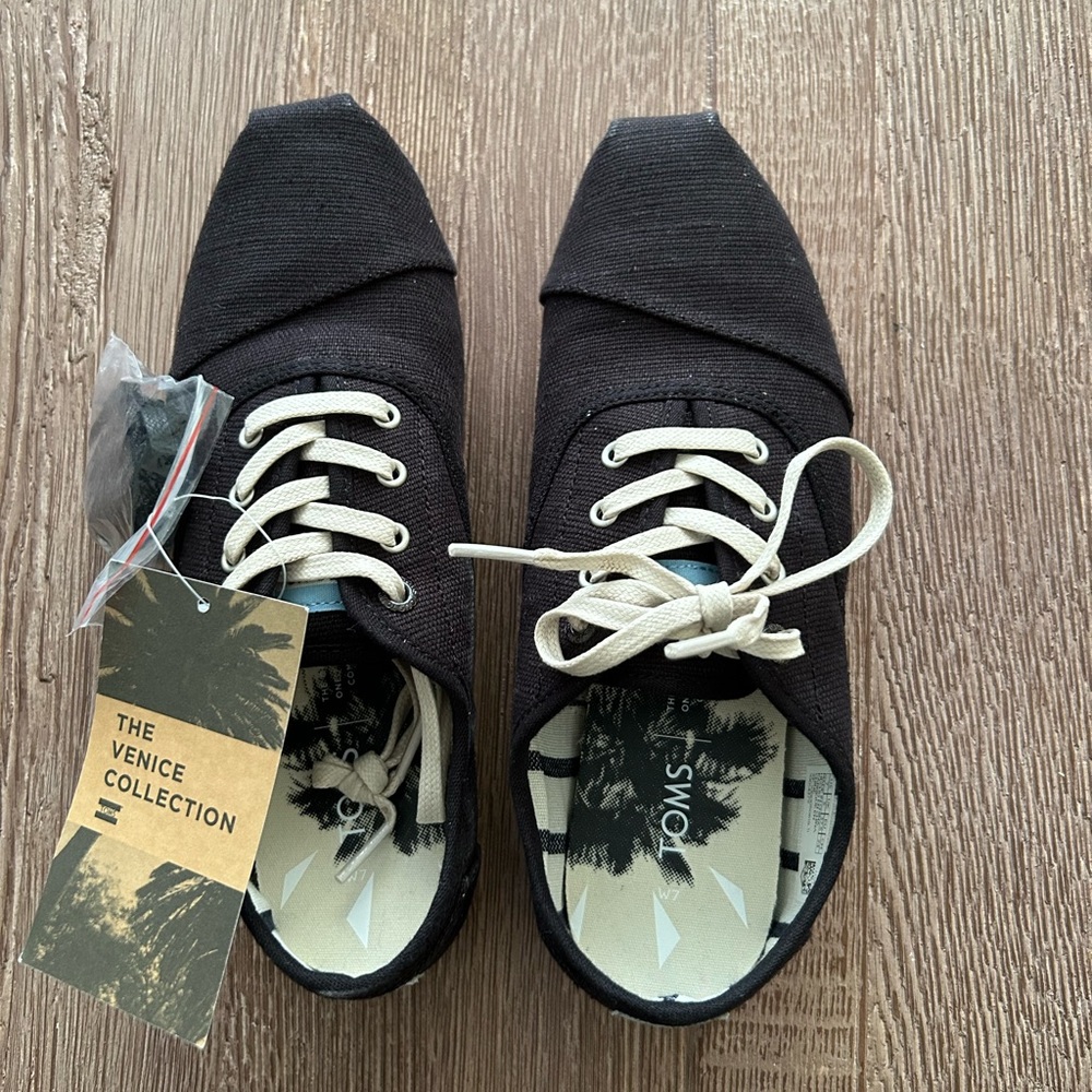 TOMS NWT Women Cardones Black Heritage Lace Up Sneaker Canvass Size 7